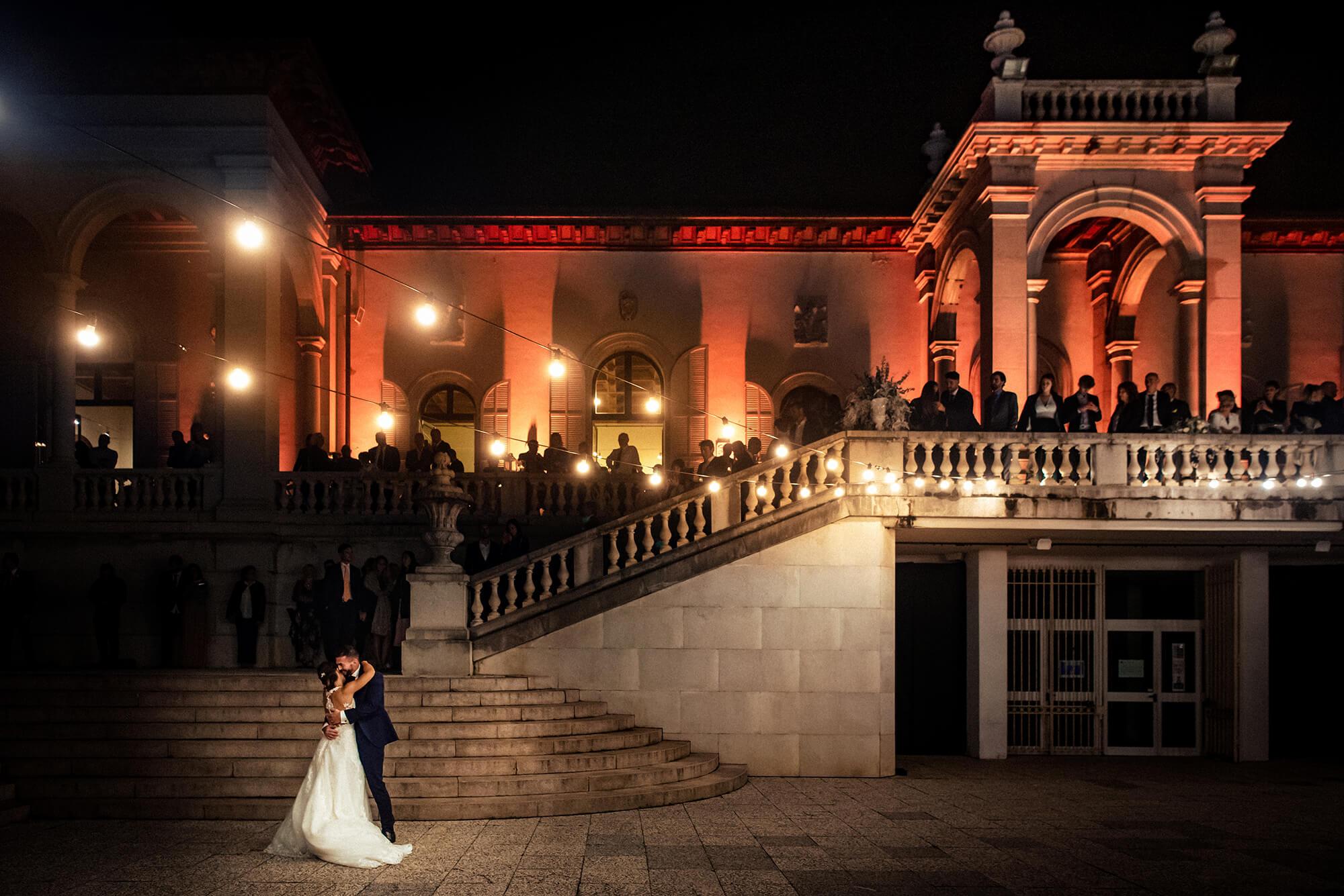 il ballo degli sposi durante il matrimonio a Villa Ormond, a Sanremo, in provincia di Imperia.